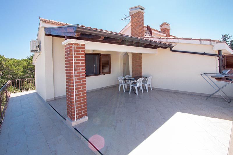 Vierzimmerwohnung zur Langzeitmiete in Biograd na Moru_Dauermiete in Kroatien_deutschsprachiger Vermieter_deutscher Vermieter_Langzeitmiete am Meer_separates Appartment_Meerblick_große Terrasse
