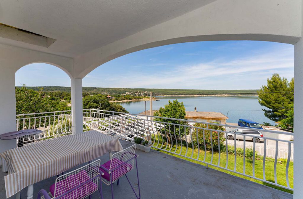 Panoramablick und Meeresrauschen – nur 20 Meter bis zum Strand