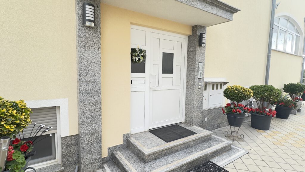 Charmante Wohnung mit großem Balkon in Sukošan in Mala Makarska ganzjährig nutzbar