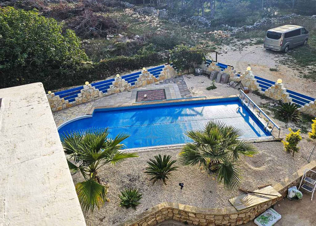 Großzügige Wohnung mit Poolnutzung und Bergblick – nur ca. 500 Meter vom Meer entfernt