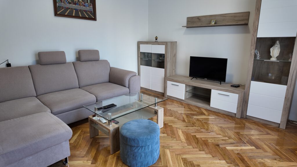 Gemütliche 2-Zimmer-Wohnung mit Balkon und Parkplatz im Herzen von Zadar