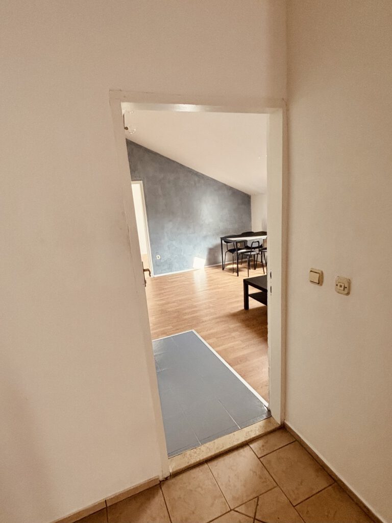 Dachgeschosswohnung in Toplage Pula – 2 Schlafzimmer & Galerie