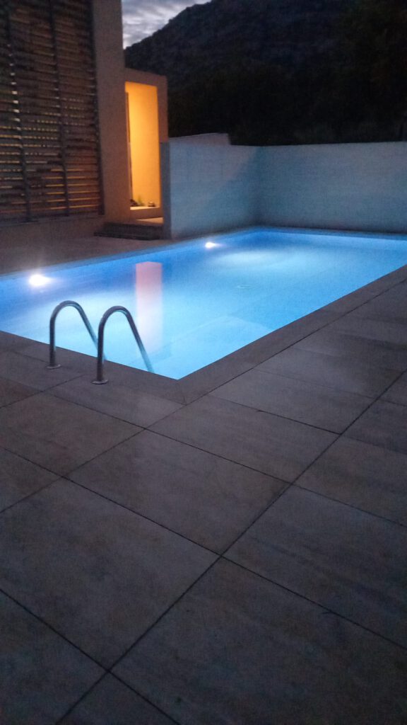 Moderne Mietwohnung mit Pool, Sauna und zwei Schlafzimmern, 65 m²