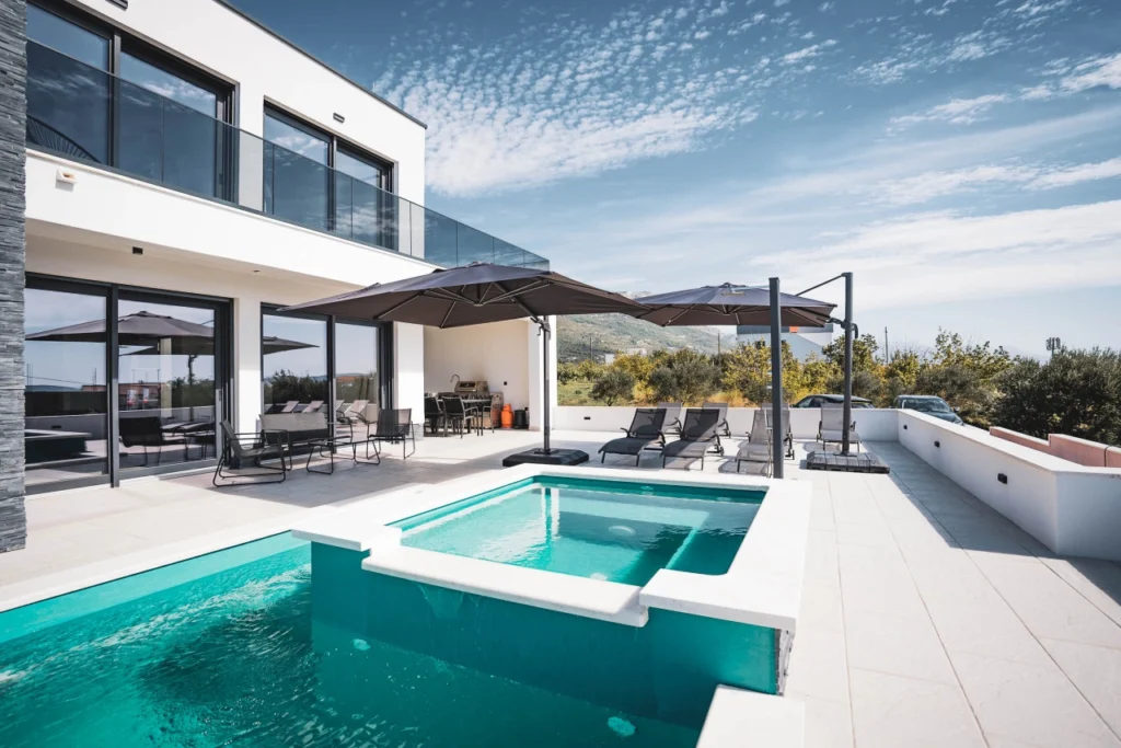 Villa Just be Happy – 5 Schlafzimmer mit Meerblick in Kaštel Stari, Winter monatsweise